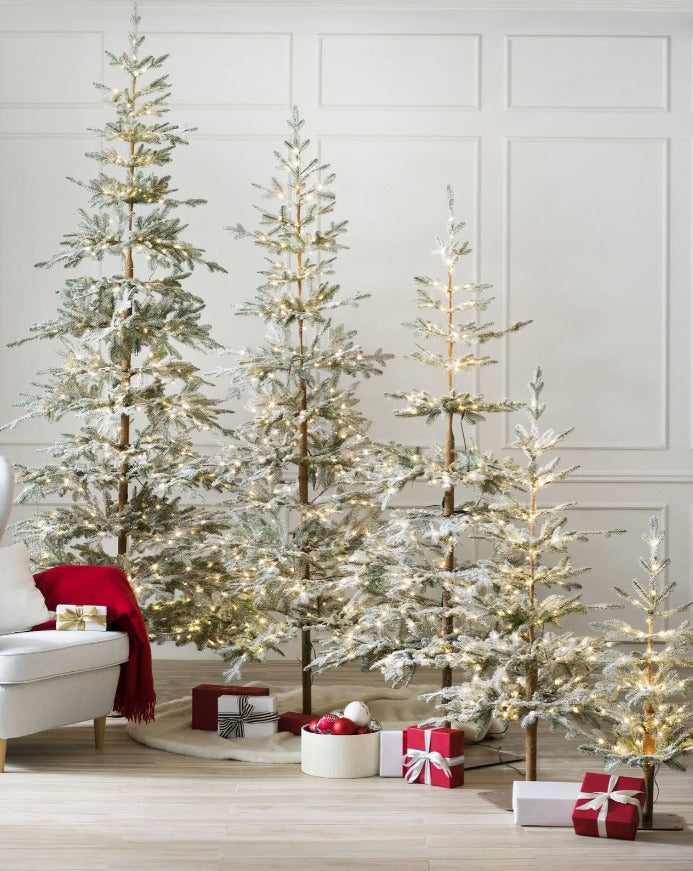 Árvore de Natal Nevada com Galhos Nevados, Suporte Metálico e Micro LEDs Embutidos